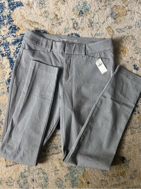 Old Navy Light Gray Pixie Dress Pants
Make an offer!!